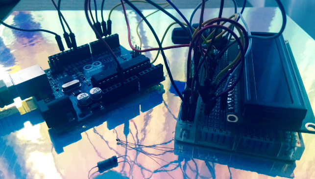 Arduino with temperature sensor and LED temperature display screen